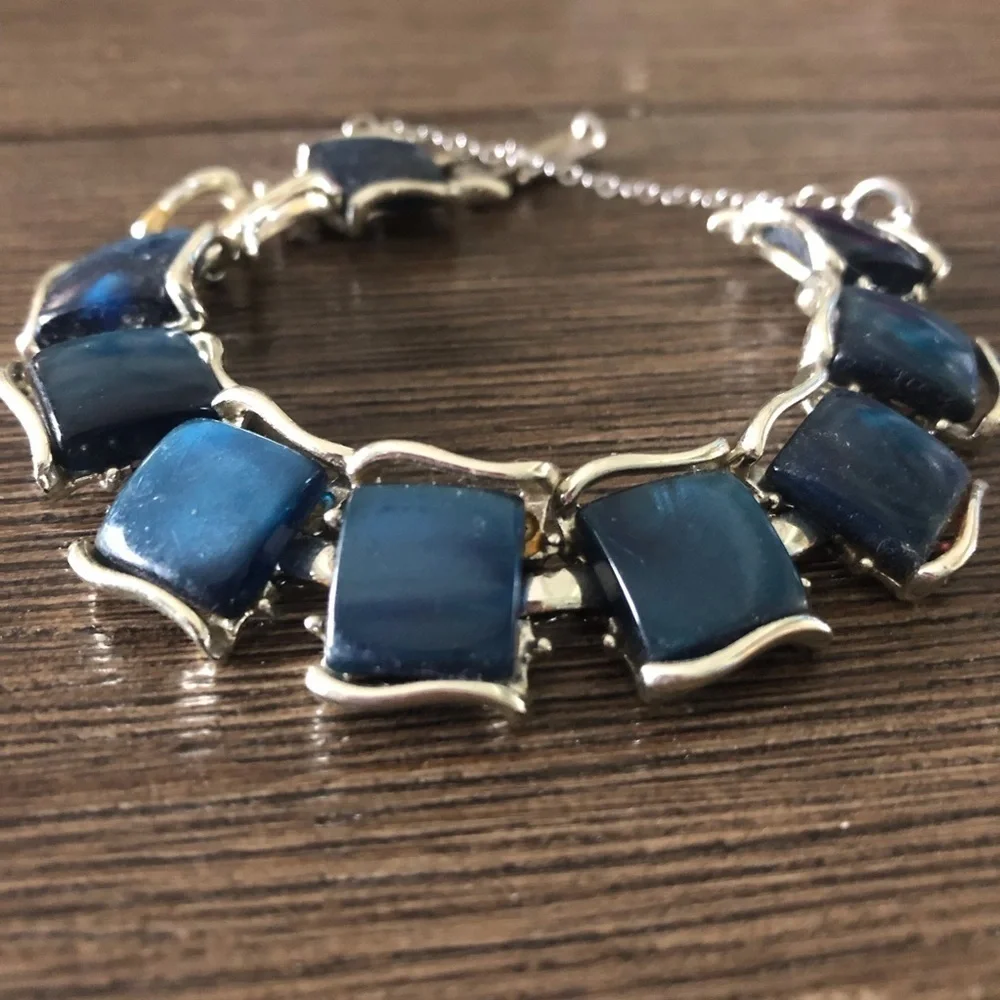 Vintage sliver & blue stone square linked bracelet (tiny flaw)